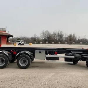 Zorzi Roll-Off-Trailer mit Bogenaufbau (Länge: 8 m) – Bild 1