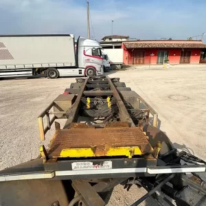 Zweiseitiger kippbarer Pneumatiktrailer (Zorzi) – Bild 3