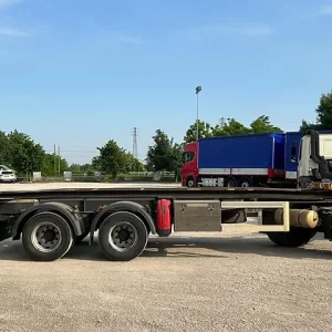 Zweiseitiger kippbarer Pneumatiktrailer (Zorzi) – Bild 4